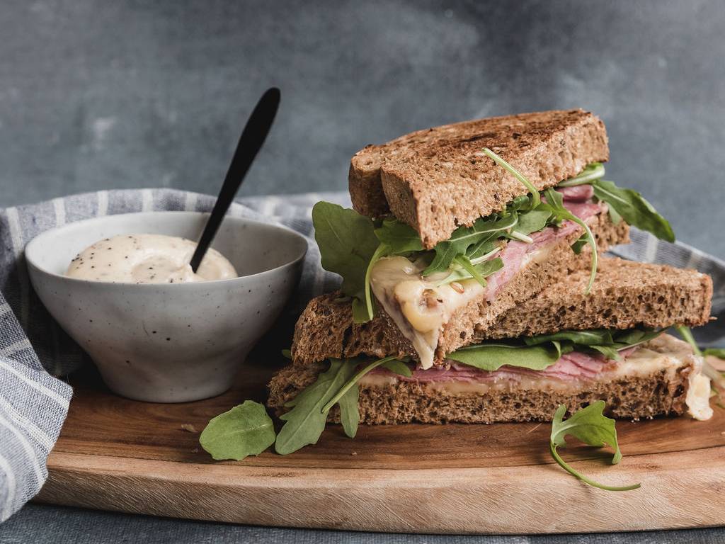 Pfannentoast mit schwarzer Trüffelmayonnaise - Jean Bâton